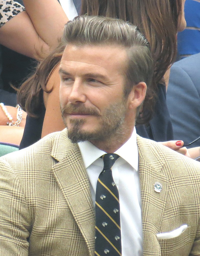 David Beckham – Ancien footballeur professionnel et mannequin, connu pour son sens de la mode et sa philanthropie